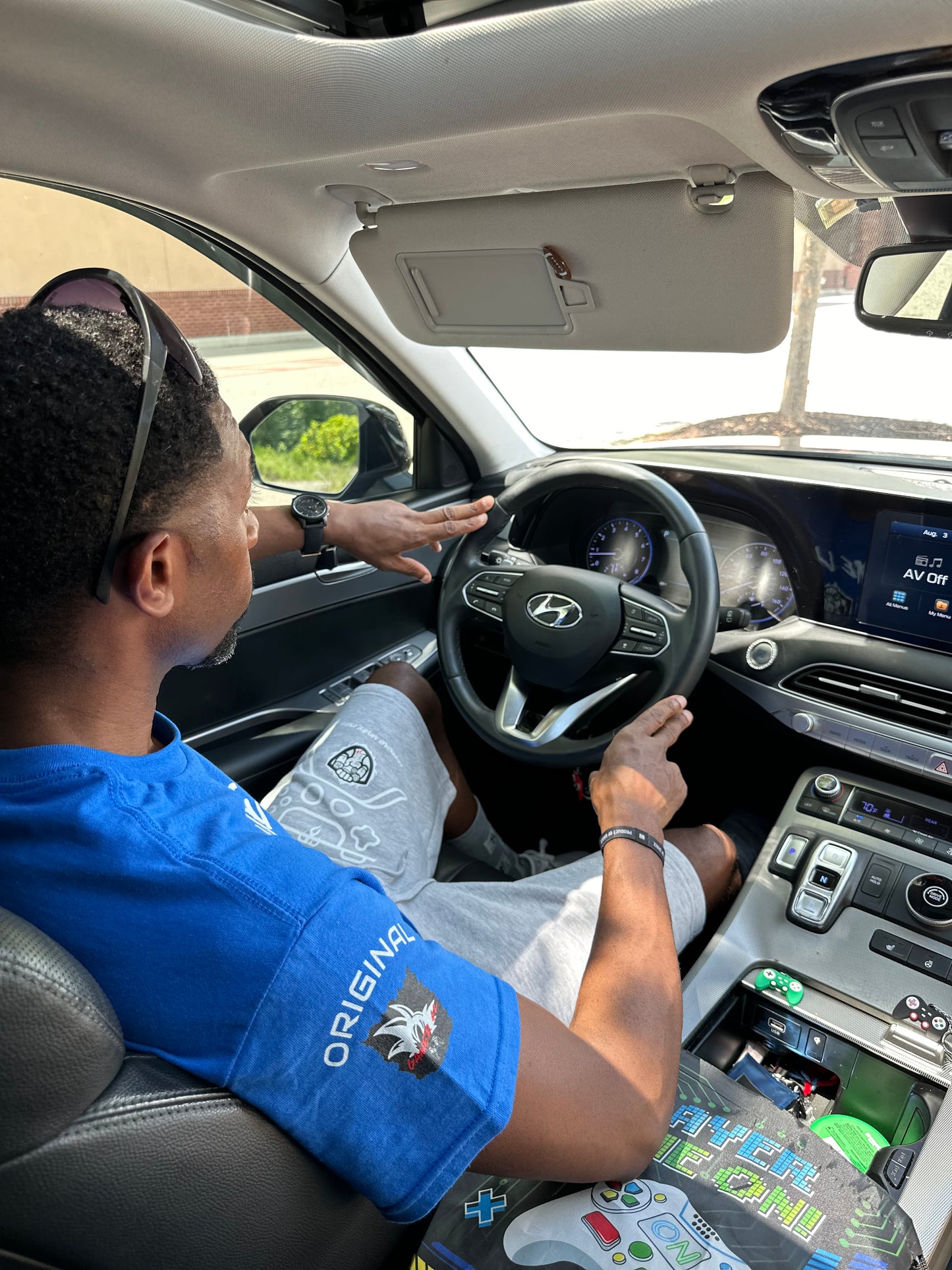 GAME LIFE Accent White Controller Graphic Tee